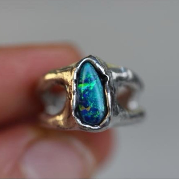 Sterling Silver and Opal Ring - Picture 3 of 11